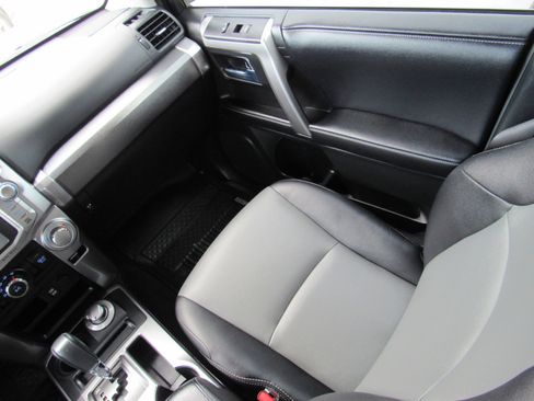 Used 2018 Toyota 4Runner SR5 Premium image 38