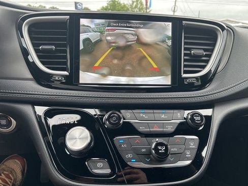 New 2027 Chrysler Pacifica Select AWD/4WD image 15