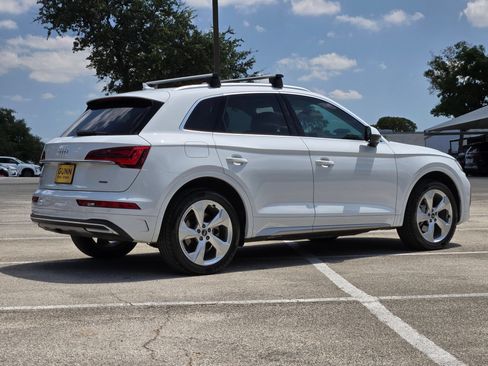 Used 2021 Audi Q5 2.0T Premium Plus w/ Premium Plus Package AWD/4WD image 3