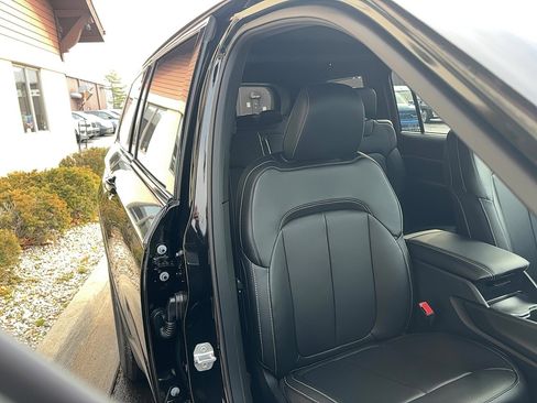 Used 2025 Jeep Grand Cherokee L Limited w/ Luxury Tech Group II image 5