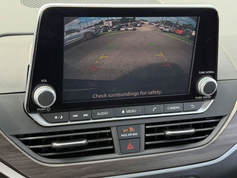 Used 2025 Nissan Altima 2.5 SV FWD image 13