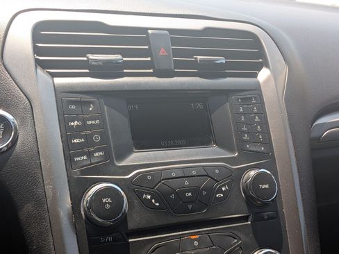 Used 2018 Ford Fusion SE FWD image 23