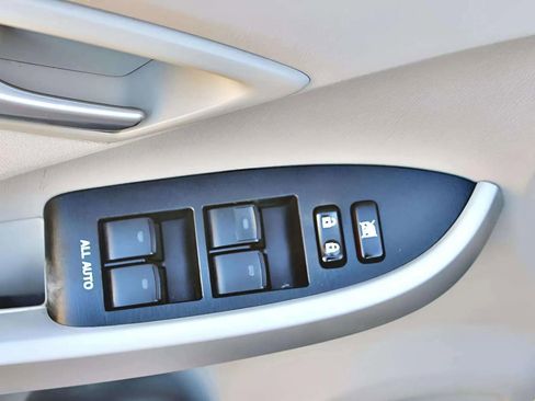 Used 2012 Toyota Prius Two image 8