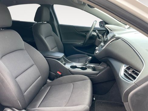 Used 2018 Chevrolet Malibu LT FWD image 19