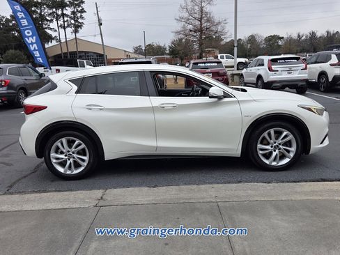 Used 2018 INFINITI QX30 image 4