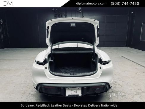 Used 2022 Porsche Taycan image 43