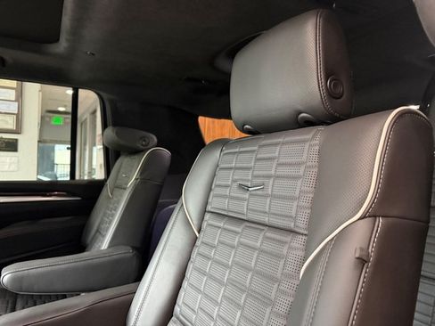 Used 2026 Cadillac Escalade ESV Platinum Sport w/ LPO, ONYX Package AWD/4WD image 7
