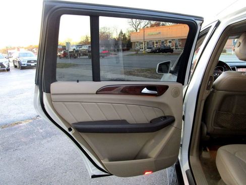 Used 2016 Mercedes-Benz GL 450 4MATIC 4dr GL 450 image 34