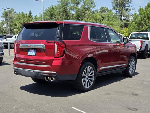 Used 2021 GMC Yukon Denali w/ Denali Premium Package AWD/4WD image 5