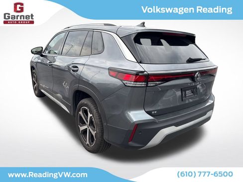 Used 2025 Volkswagen Tiguan SE AWD/4WD image 3