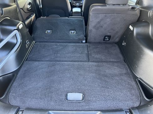 Used 2017 Jeep Cherokee Latitude AWD/4WD image 16