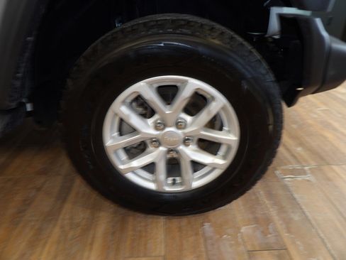 Used 2023 Jeep Wrangler Sport S image 4