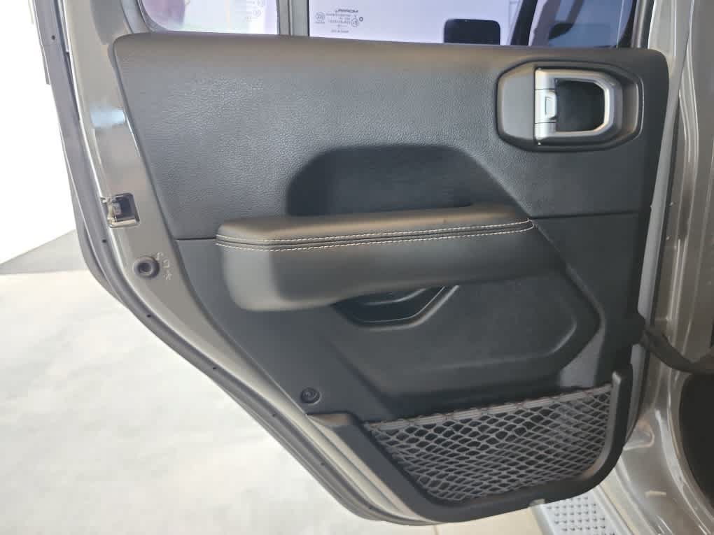 Used 2019 Jeep Wrangler Unlimited Sahara w/ Uconnect 4C Nav & Sound Group AWD/4WD image 14