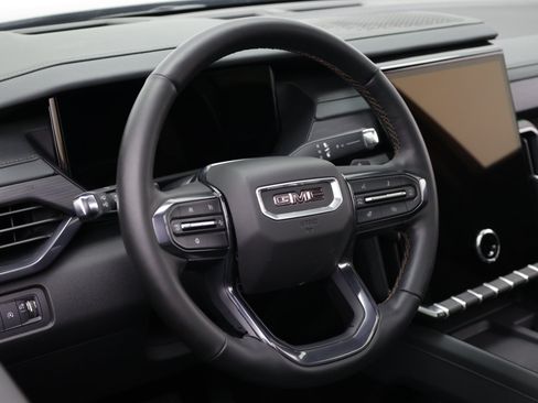 Used 2025 GMC Acadia AT4 w/ Luxury Package AWD/4WD image 13