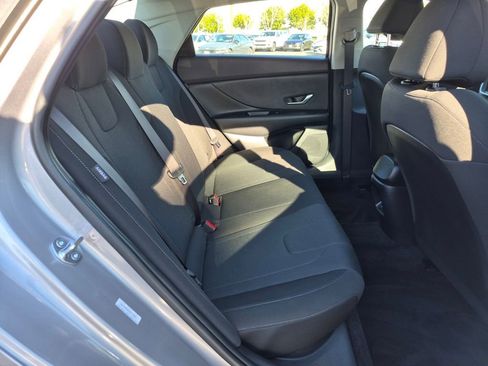 Used 2025 Hyundai Elantra SE image 30