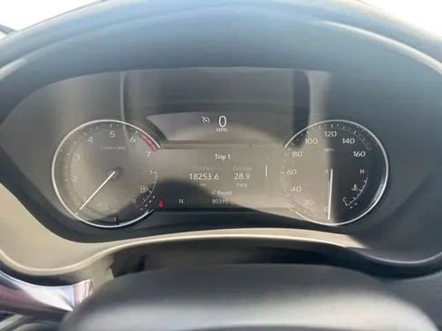 Used 2022 Cadillac XT4 Luxury w/ Cold Weather Package FWD image 24