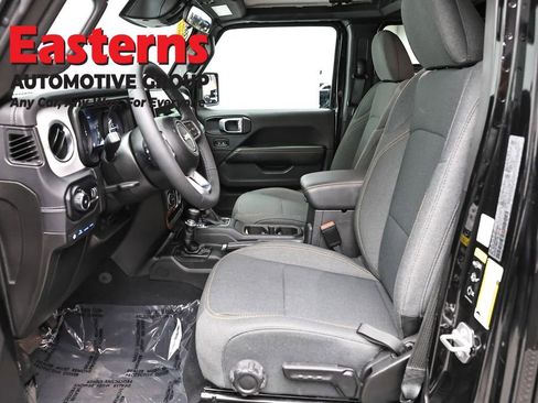 Used 2025 Jeep Wrangler Unlimited Sahara AWD/4WD image 14