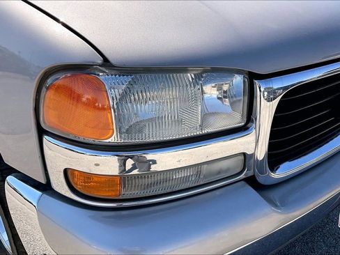 Used 2004 GMC Yukon XL SLT w/ Preferred Equipment Group image 32