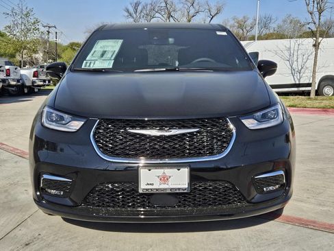 New 2026 Chrysler Pacifica Select FWD image 4