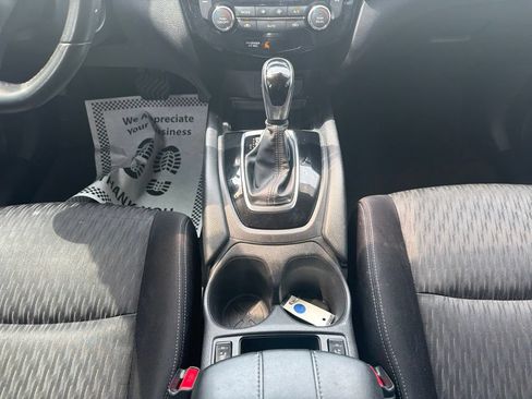 Used 2019 Nissan Rogue SV AWD/4WD image 15