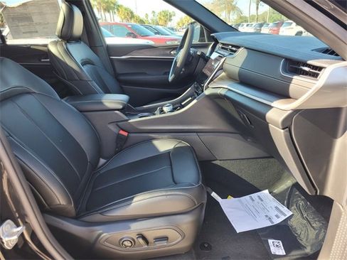 New 2025 Jeep Grand Cherokee Limited w/ Luxury Tech Group II image 16