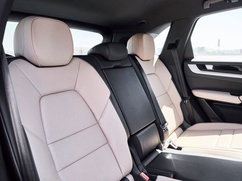 Used 2025 Porsche Cayenne AWD/4WD image 40