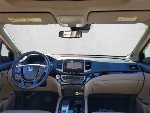 Used 2018 Honda Pilot Touring image 18