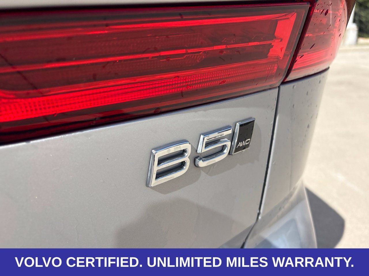 Used 2025 Volvo XC60 B5 Plus AWD/4WD image 11