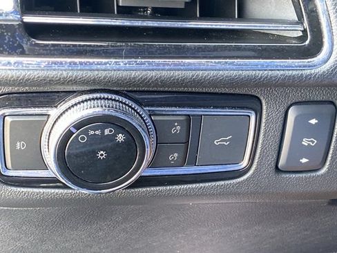 Used 2018 Lincoln Navigator Select w/ Technology Package RWD image 28
