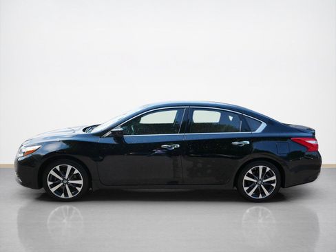Used 2016 Nissan Altima 2.5 SR FWD image 6
