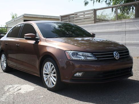 Used 2016 Volkswagen Jetta SEL Premium FWD image 2