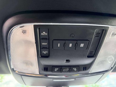 Used 2022 Jeep Grand Cherokee Limited AWD/4WD image 25