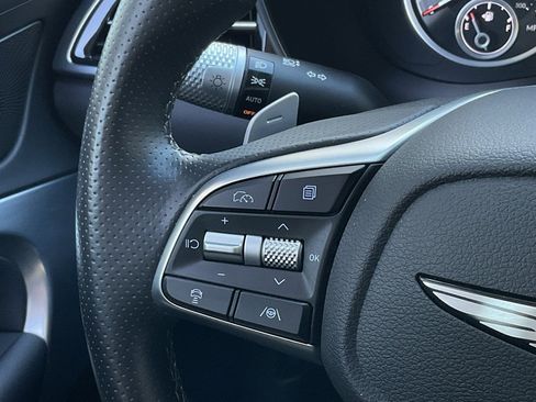 Used 2025 Genesis G70 2.5T image 22