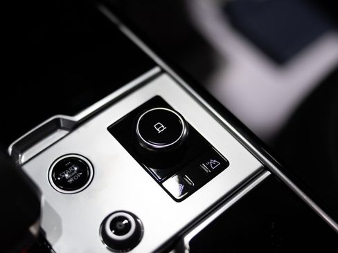 Used 2023 Land Rover Range Rover SE image 24