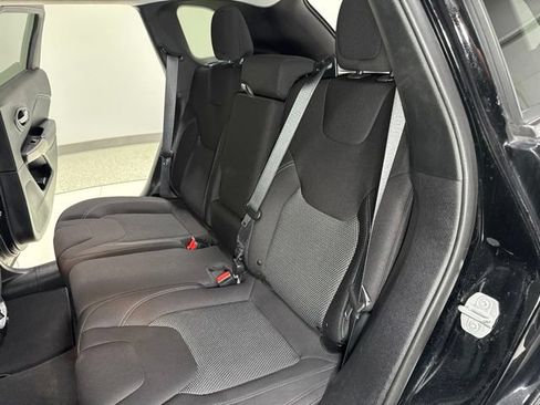 Used 2019 Jeep Cherokee Latitude w/ Popular Appearance Group AWD/4WD image 24