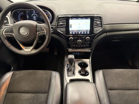 Used 2019 Jeep Grand Cherokee Altitude AWD/4WD image 24