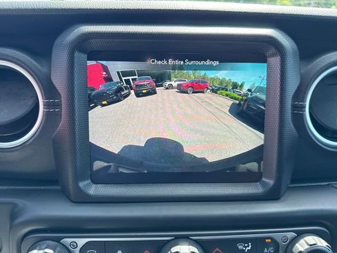Used 2023 Jeep Wrangler Unlimited Sahara w/ Cold Weather Group AWD/4WD image 24