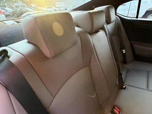 Certified 2023 Lexus ES 250 w/ Premium Package AWD/4WD image 36