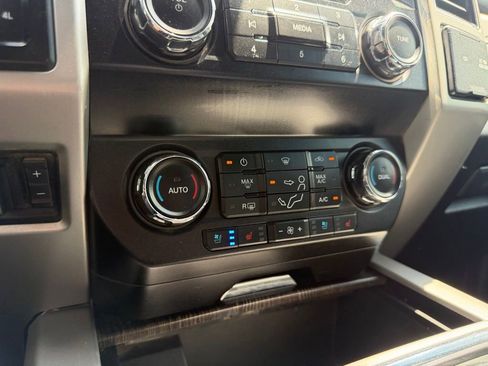 Used 2020 Ford F250 Lariat w/ Lariat Value Package AWD/4WD image 38