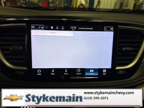 Used 2022 Chrysler Pacifica Touring-L image 43