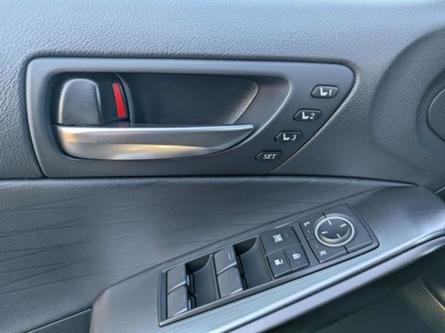 Used 2023 Lexus IS 500 image 25