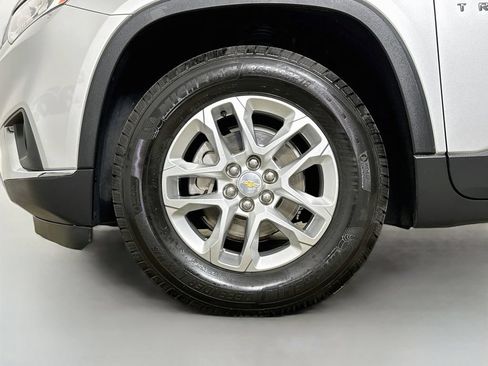 Used 2019 Chevrolet Traverse LT FWD image 39