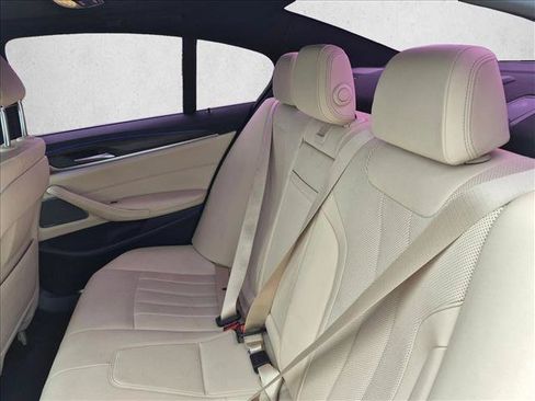 Used 2021 BMW 530i w/ Premium Package RWD image 14