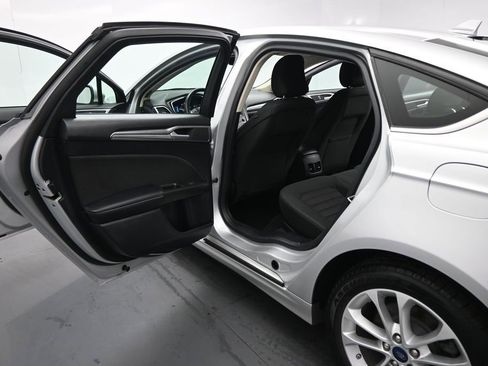 Certified 2019 Ford Fusion SE FWD image 18
