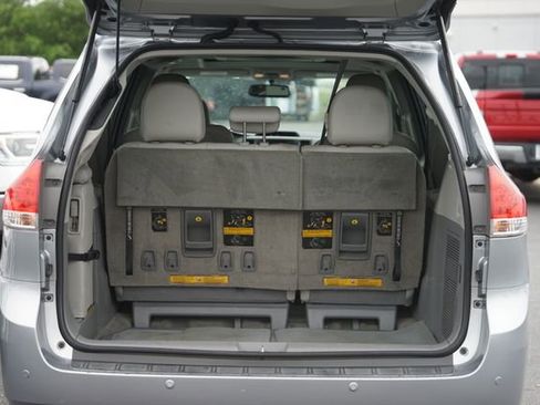 Used 2013 Toyota Sienna XLE w/ Entertainment Pkg FWD image 33