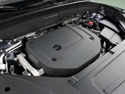 New 2025 Volvo XC90 B6 Core w/ Protection Package image 35