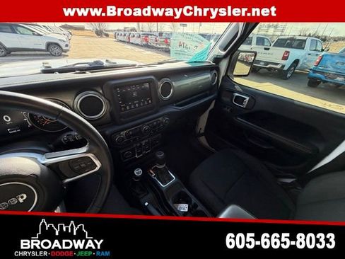 Used 2019 Jeep Wrangler Unlimited Sahara w/ Safety Group image 17