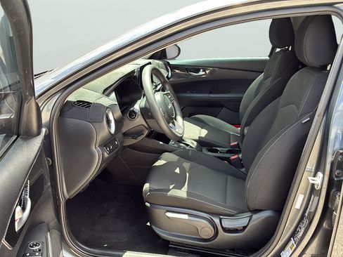 Used 2023 Kia Forte LXS w/ LXS Technology Package FWD image 12