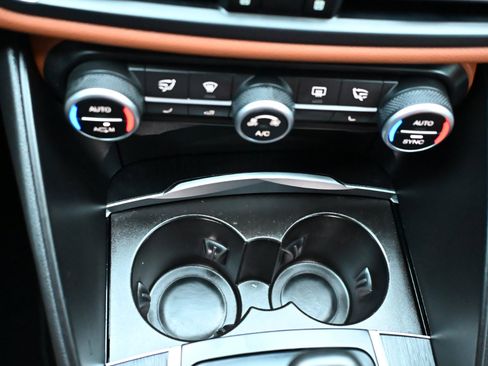 Used 2019 Alfa Romeo Giulia AWD w/ Cold Weather Package image 24