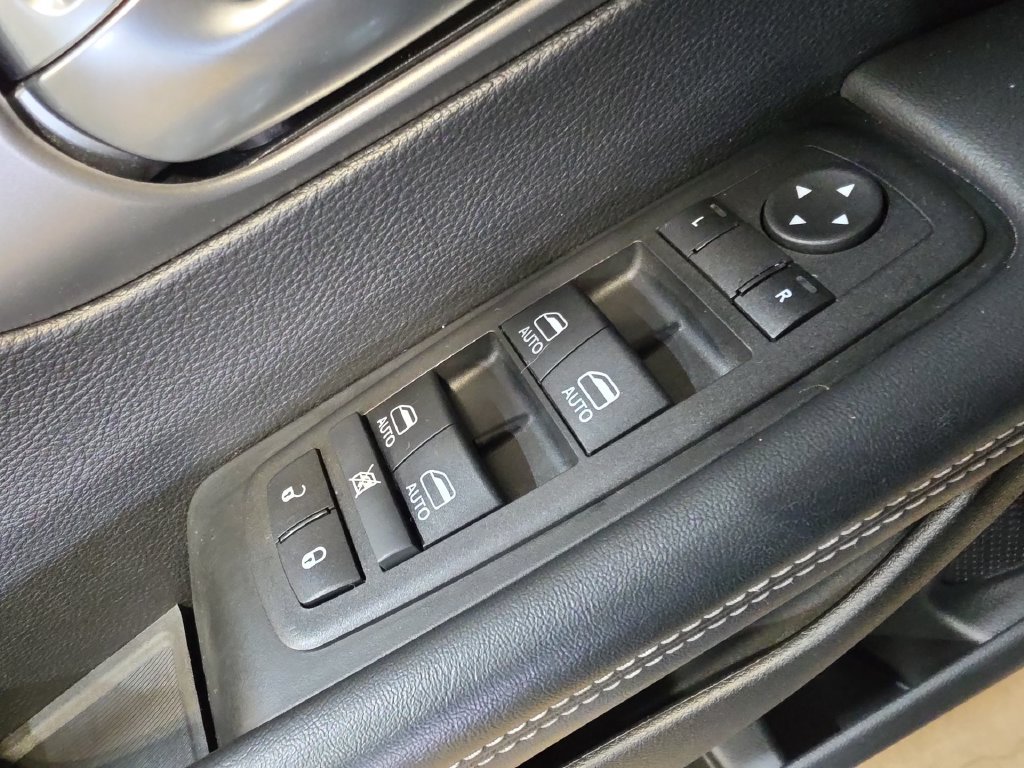 Used 2025 Chrysler Pacifica Select FWD image 15